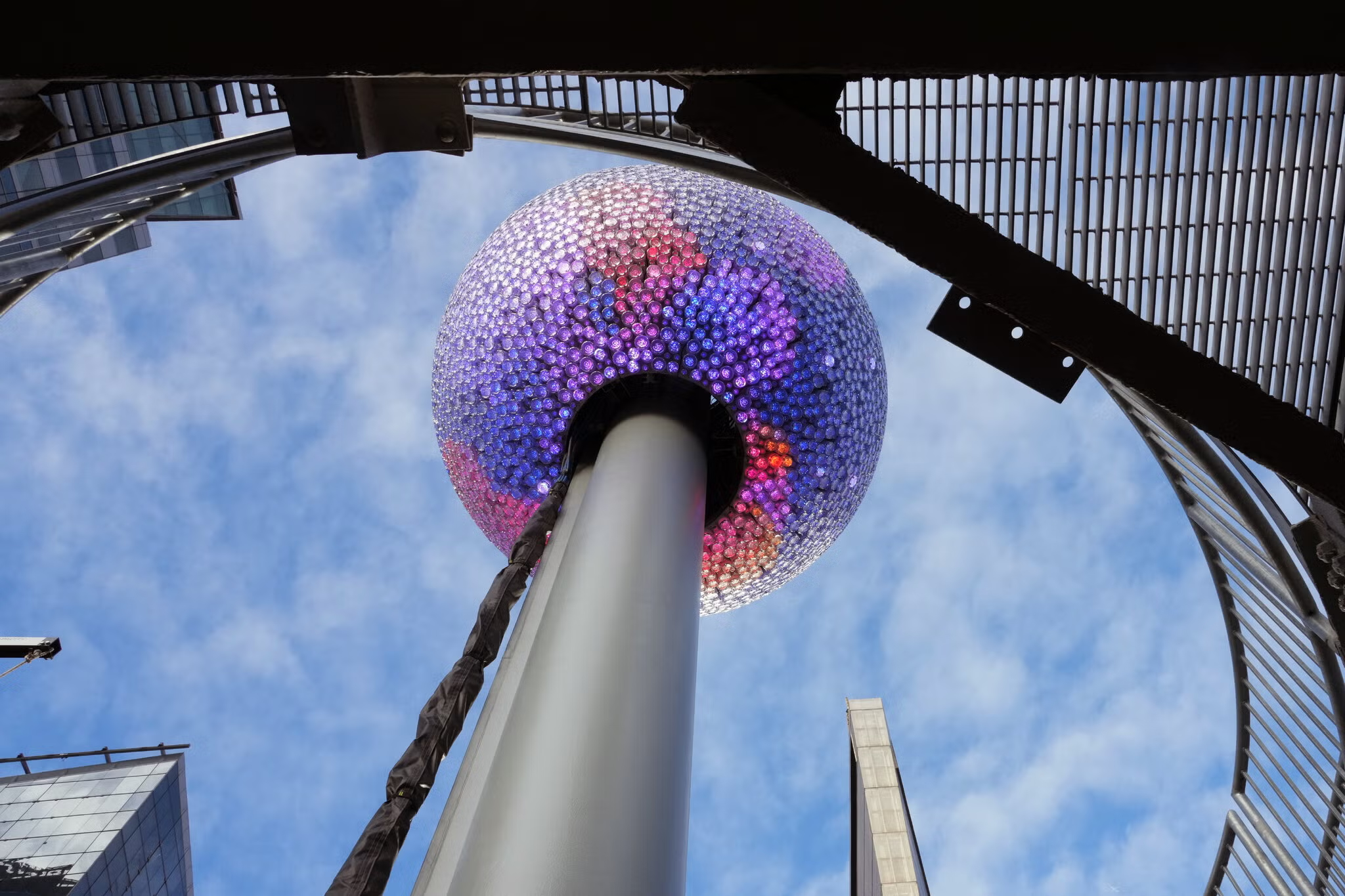 Immagine per In Times Square, a New Ball for a New Year