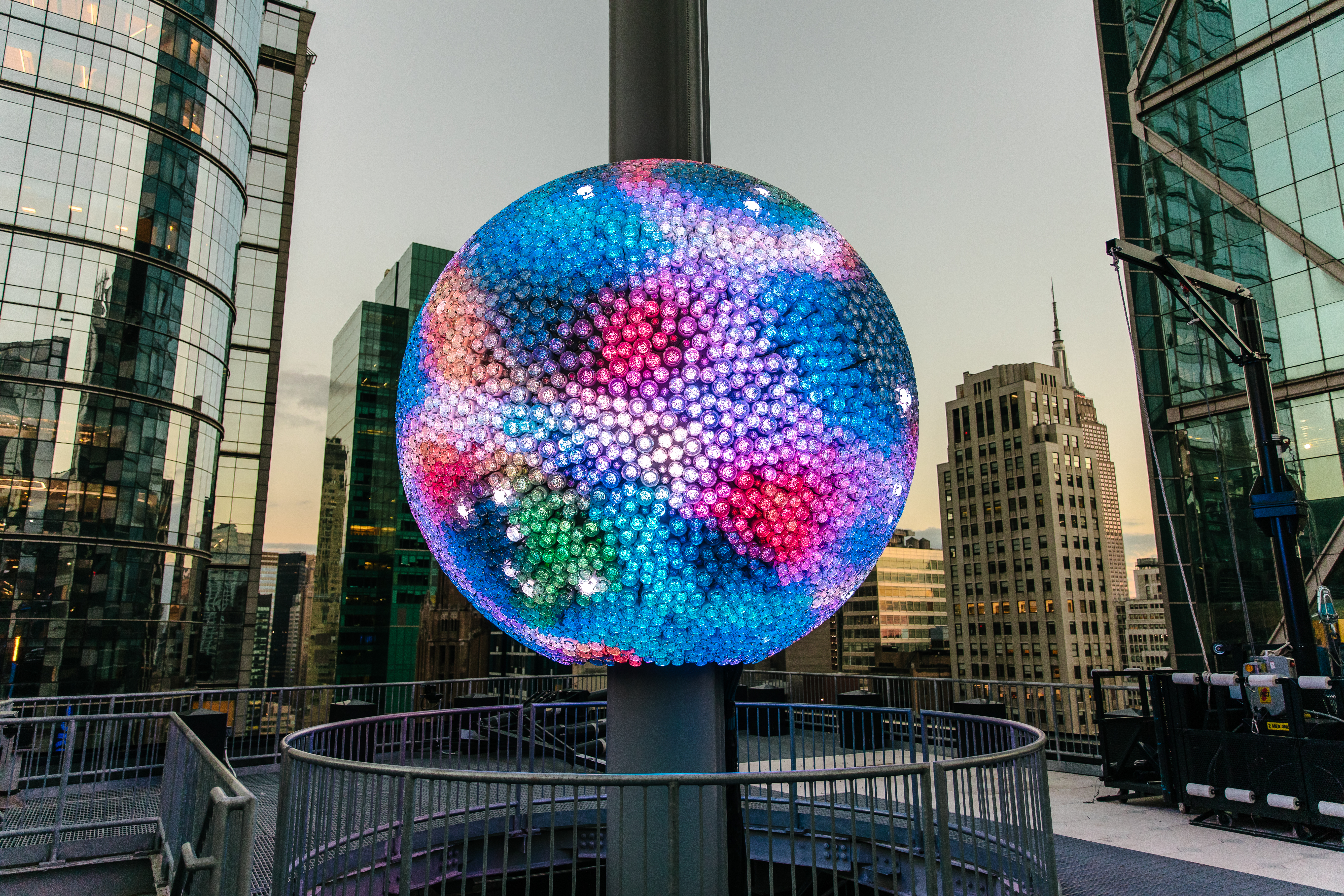 Immagine per One Times Square Launches Limited-Time Preview Experiences Offering Up-Close Access to the Times Square New Year’s Eve Ball 