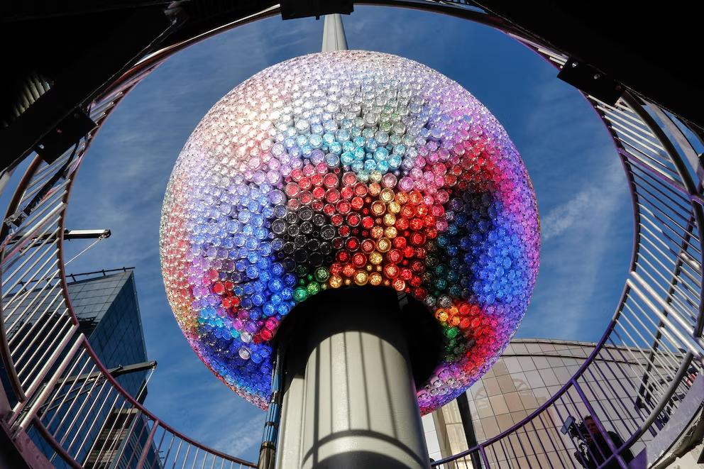 Immagine per Get a 1st Look at the New Times Square Ball That Will Drop on New Year's Eve